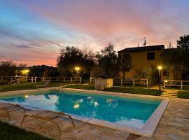 Montenovo Country House, hotel with parking in Ostra Vetere