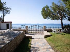 Seaside Haven Kineta, hotell i Kineta