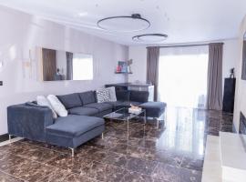 Luxurious 4BD family Retreat in Magherafelt, hotel i Maghera