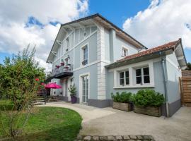 L'ANNEXE Small House with Garden Between - Proche ParisDisney โรงแรมใกล้ สถานี RER Bry-sur-Marne ในNoisy-le-Grand