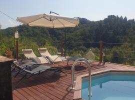Zemu izmaksu kategorijas viesnīca Maison de village avec piscine au-dessus des Cinque Terre pilsētā Madonna del Trezzo