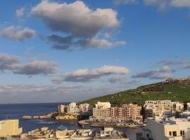 Minute walk to the sea, apartamento em Żebbuġ