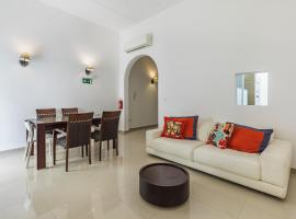 Unique Four Bedroom Townhouse One Minute Away From The Seafront, hotel i Sliema