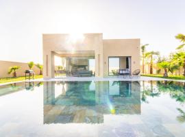 Villa California, sans vis à vis, Piscine , Spa,, hótel með bílastæði í Marrakech