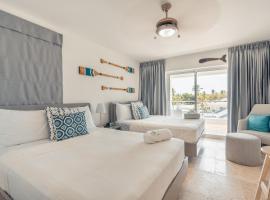 1BR Apt at Green One: Muñoz, Playa Dorada yakınında bir otel