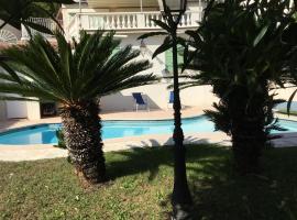 Villa Paradiso, logement avec piscine, Nice Nord, hotel in zona Cascade de Gairaut, Nizza