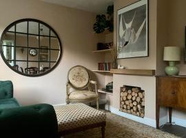 Historic Family Cottage - Central Frome, hotel di Frome