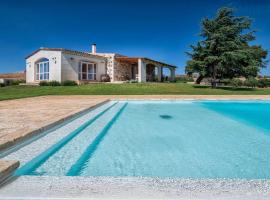 Tenute Shardana Luxury Farmhouse with SPA, Sauna, Heated Swimming Pool, allotjament vacacional a Mores