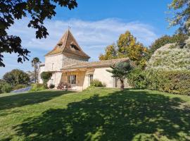 Les gites de Peyrouton: le Pigeonnier et la Borde, hotel v mestu Castéra-Lectourois