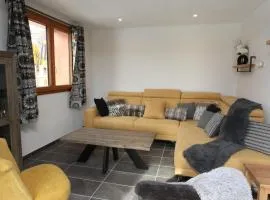 Chalet rénové, 3 ch, parking, proche commerces - FR-1-416-209