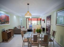 Amplio apartamento en zona exclusiva con parqueo, holiday rental in Los Prados