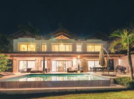 Luxurious Villa at Puerto Bahia with Great Views, Cottage in Santa Bárbara de Samaná