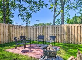 Explore New River Gorge Quiet Couples Retreat、Hicoのホテル