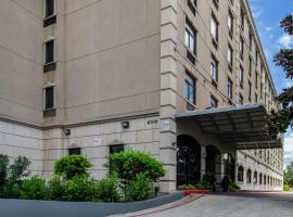Viesnīca SureStay Plus Hotel by Best Western Houston Medical Center rajonā Medical Center, Hjūstonā