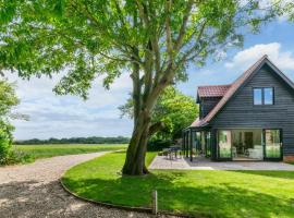 The Green Shed, holiday home in Sudbourne