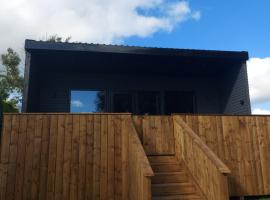 Lough View Lodge, hotel with hot tubs in Dunnamanagh