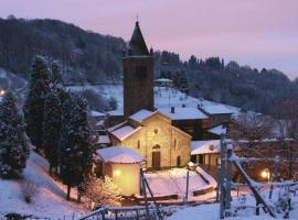 Historical House Medieval Abbey - Al Chiostro, parkimisega hotell sihtkohas Sotto il Monte