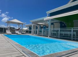 Villa de Standing avec piscine au Gosier, hotel en Le Gosier