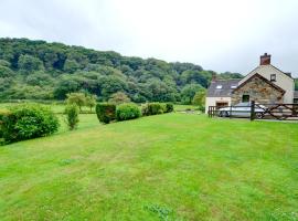 Llysyfelin, holiday home in Pontfaen