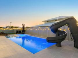 Putt Putt - Pool Slide - 100m to Beach - Ultimate Family Entertainer, vacation home in Kingscliff