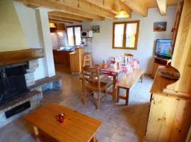 Chalet familial 4 pièces à Les Saisies, 8 pers, proche pistes, terrasse sud/ouest, en pleine nature - FR-1-594-42