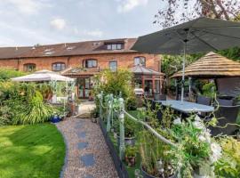 Home in the Vale Of Evesham: Pershore şehrinde bir jakuzili otel