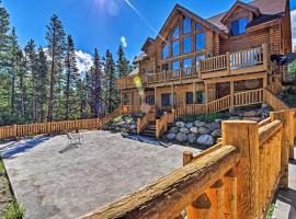 Expansive Alma Cabin with Hot Tub and Mountain Views!, villa in Alma