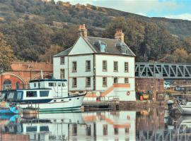 Custom House Hotel, hotel blizu znamenitosti Auchentoshan Distillery, Bowling