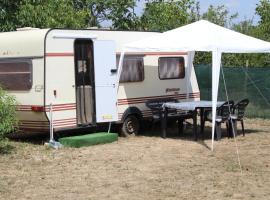 Kemping pod figą, campsite in Granichar