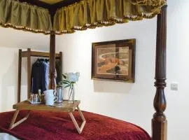 The Loft at Hewletts Farm - Stunning Apartment on The Cotswold Way Close to Cheltenham