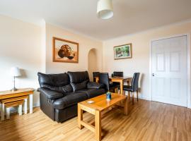 Scotia House -3 bed house in Larkhall with private driveway, holiday rental in Larkhall