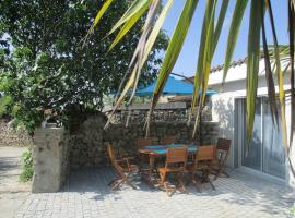 La p'tite maison du Chateau, hotel v destinaci Éclassan