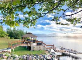 The Cedar at Mira Riverfront Getaway, casa vacanze a Marion Bridge