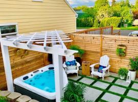 Private New Garden Apartment W Hot Tub, Hotel in Camas