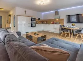 Cozy Home In Medulin With Kitchen