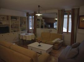 Le Square, apartment in Bourg-Argental