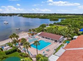 Sea Escape - Condo with Pool Hot Tub Plus Private Community Beach