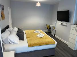 Modern 4 Bedroom House 10 mins from East Croydon with Garden and Free parking、South Norwoodのホテル