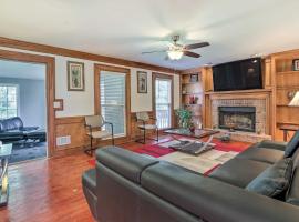 Pet-Friendly Lawrenceville House with Deck!, hotel with parking in Lawrenceville