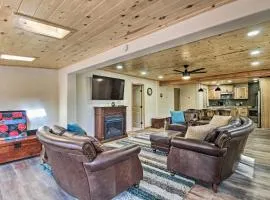 Cozy Pinetop Cabin Walk to Shops and Dining!