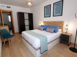 Relax & home, apartamento con terraza y parking, cheap hotel in La Zubia