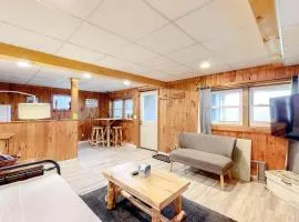 Modern Log Chalet - Lower Unit