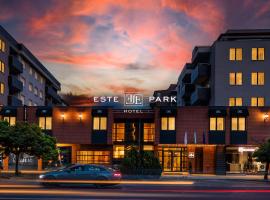 -- ESTE PARK HOTEL -- part of Urban Chic Luxury Design Hotels - Parking & Compliments - next to Shopping & Dining Mall Plovdiv, hotel in Plovdiv