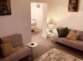 Luxury Suite 3 bed apartment sleeps 6-8