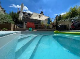 Maison avec piscine, sauna pour 8/10 personnes – hotel w mieście Romainville