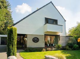 Cozy villa with wellness tub sauna and garden, villa in Den Ham