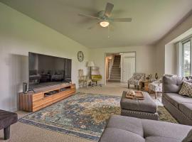 Family-Friendly Harbor Country Home 3 Mi to Lake!, hotel u gradu Bridgman