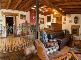 Casa Rural Lucía es una casa rural amplia con patio ideal para familias, renta vacacional en Cabezas Bajas