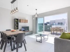 Unique Penthouse with private heated Jacuzzi, close to restaurants and night life