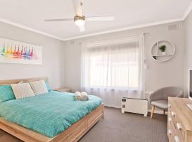 West Beach Family Beauty - 2 Bed Unit, Hotel in Henley Beach South